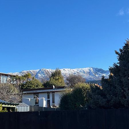 Mountain Cabin - Central, Cosy And Cute With Views Wanaka Exteriör bild