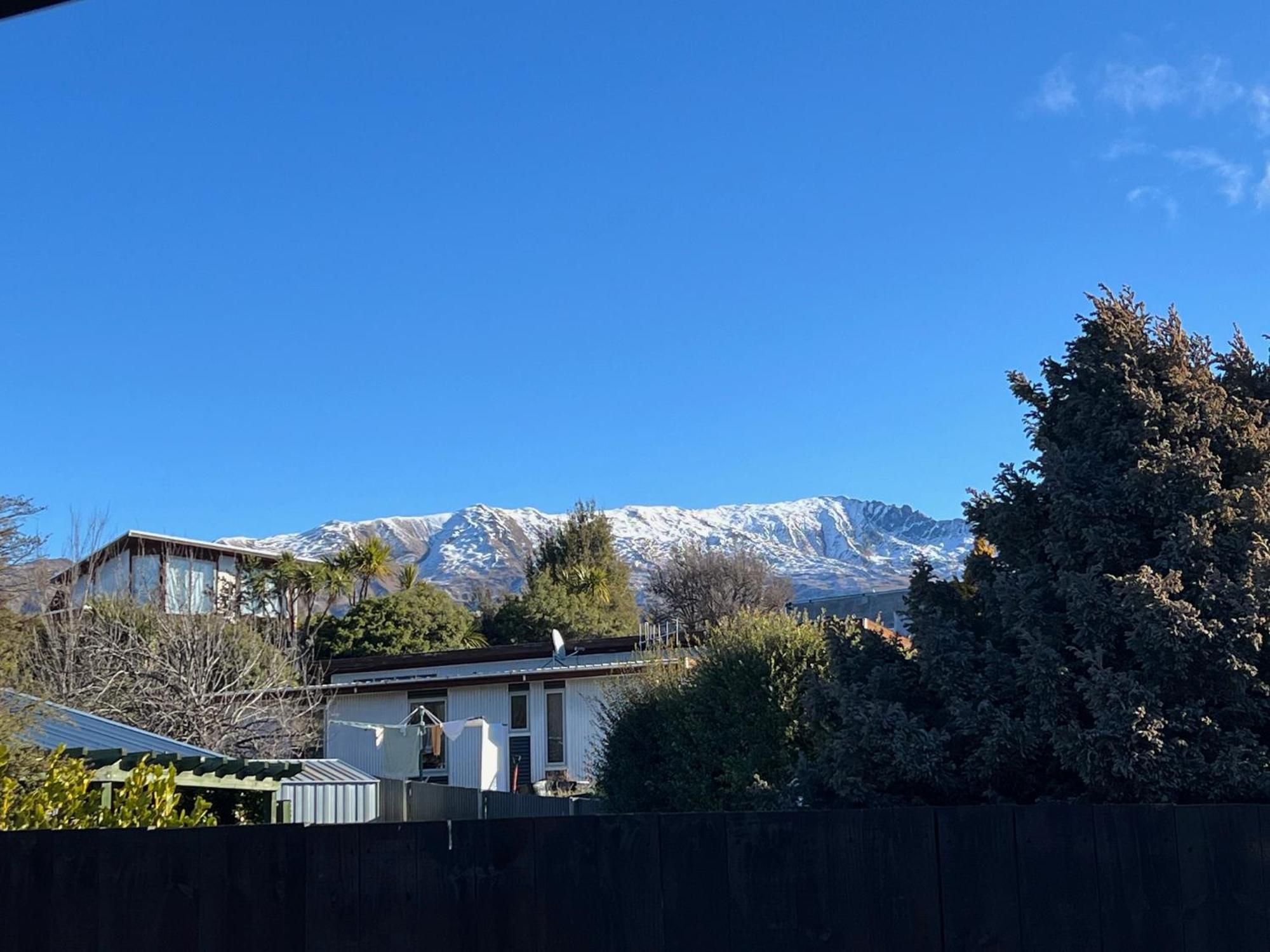 Mountain Cabin - Central, Cosy And Cute With Views Wanaka Exteriör bild