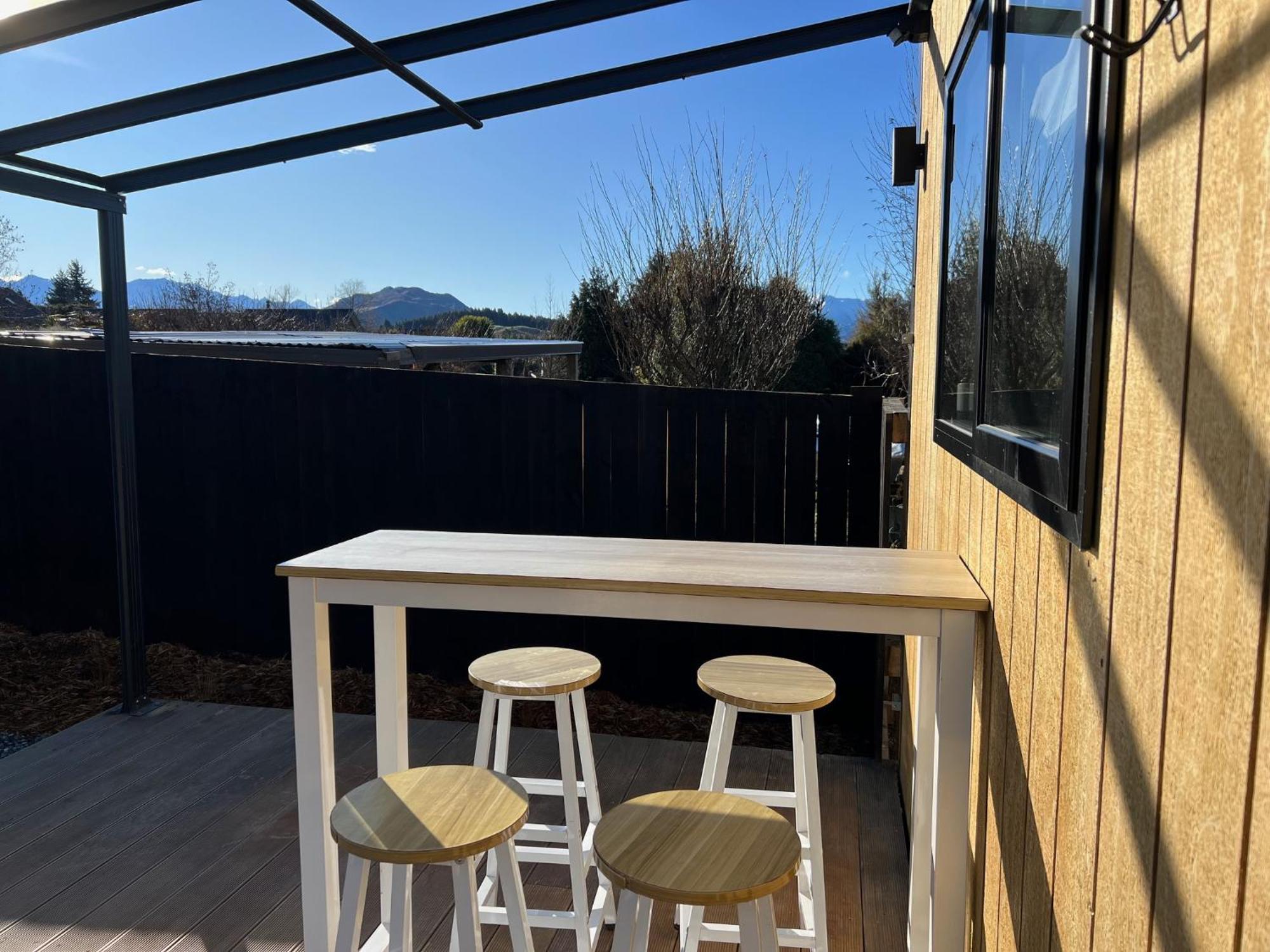 Mountain Cabin - Central, Cosy And Cute With Views Wanaka Exteriör bild
