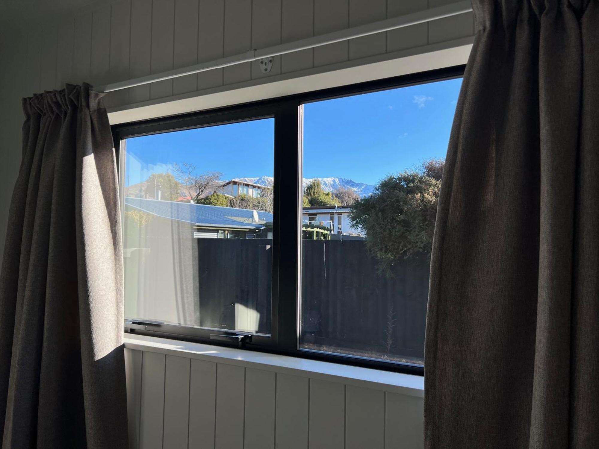 Mountain Cabin - Central, Cosy And Cute With Views Wanaka Exteriör bild