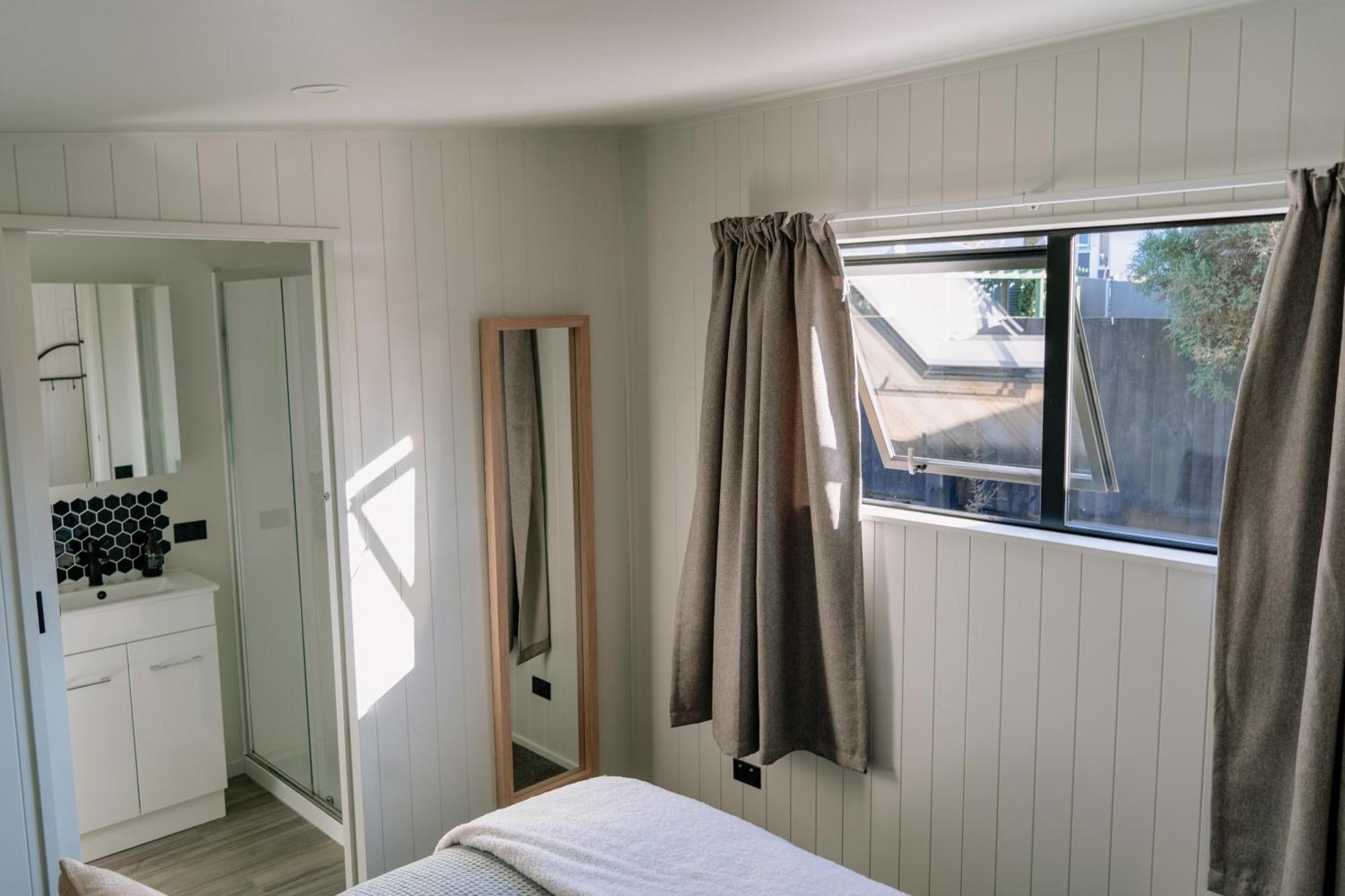 Mountain Cabin - Central, Cosy And Cute With Views Wanaka Exteriör bild