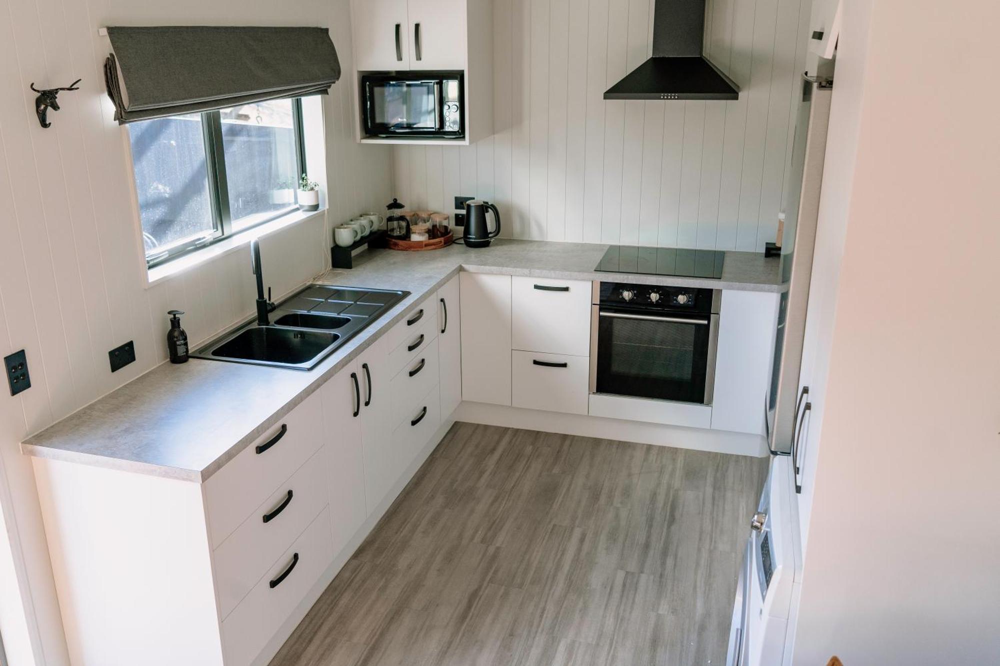 Mountain Cabin - Central, Cosy And Cute With Views Wanaka Exteriör bild